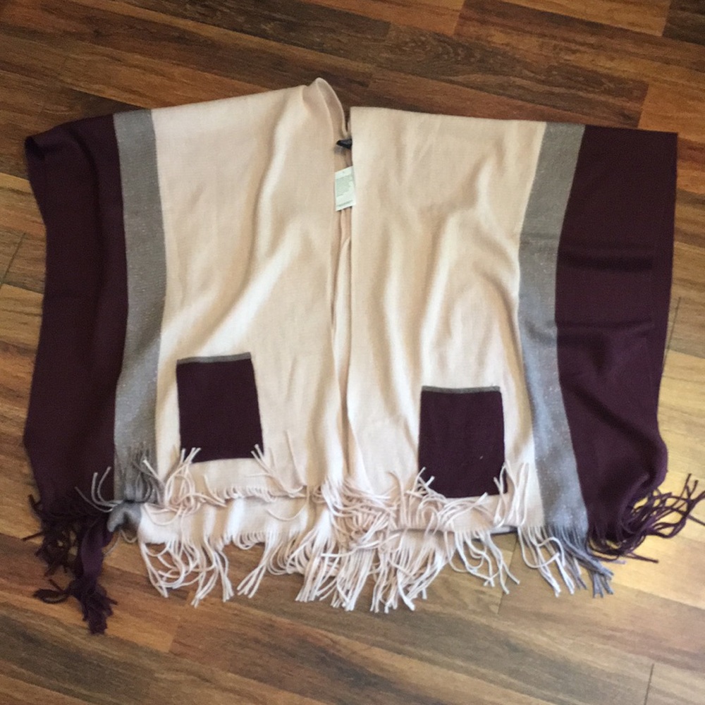 Cejon Fringe Hem Poncho Wrap with Pockets